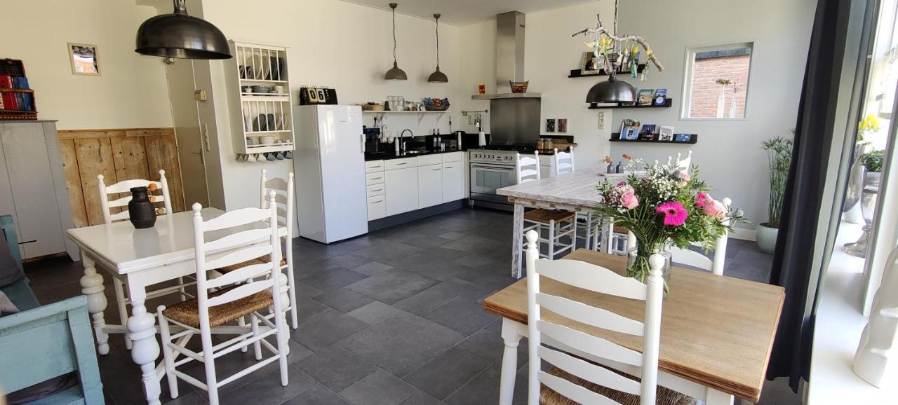 Uit Alle Windstreken Couette-café Hindeloopen