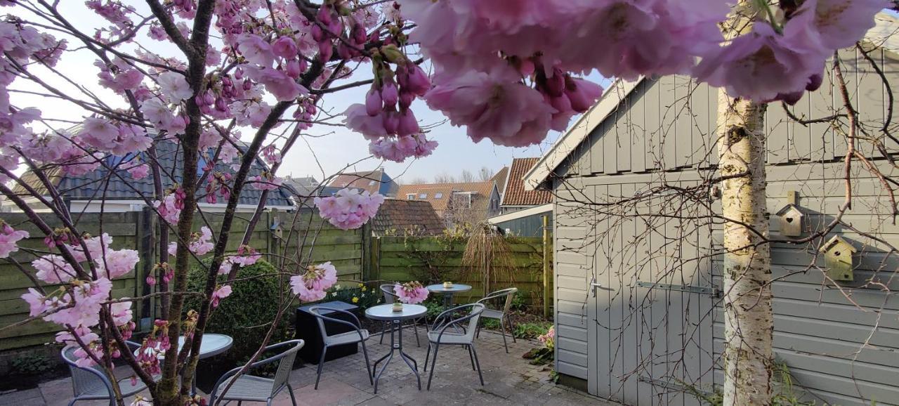 Uit Alle Windstreken Hindeloopen